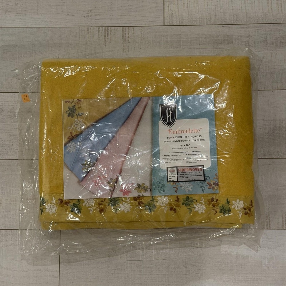 Vtg FIELDCREST Embroidette Fiberwoven Yellow Gold Blanket Satin Floral Trim MCM